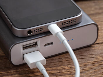 L’astuce pour charger la batterie du téléphone sans utiliser de prise de courant, c’est pratique et utile