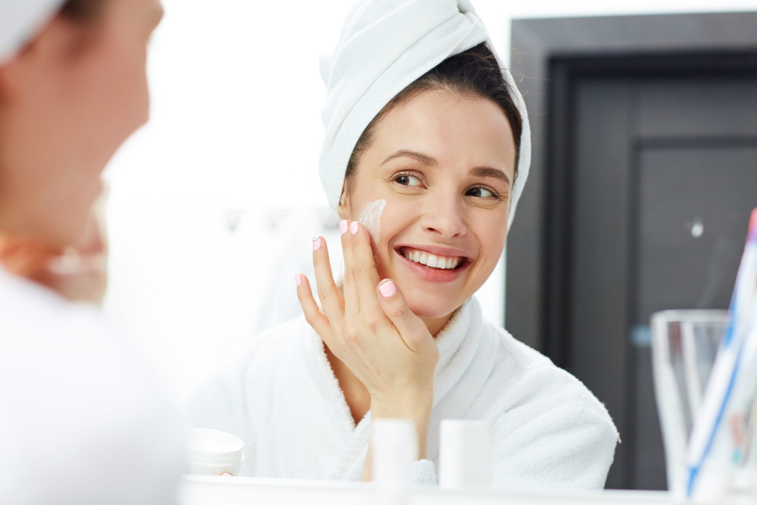 Cette erreur que nous commettons tous lors de l’utilisation de nos lotions (ce qui limite leur efficacité).